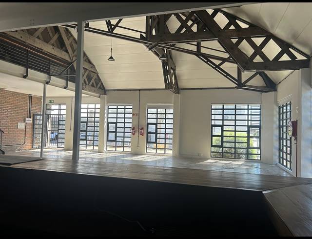 297M² BUILDING TO LET IN SALT RIVER